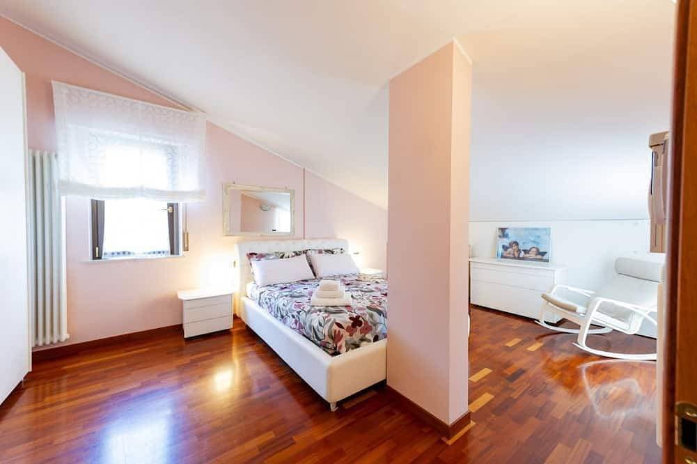 Foto 2 von 30: GuestHost - Nice 80 sqm apartment on two levels, perfect for 2 people, located on the first floor of a semi-detached house Without a lift (stairs to access it). The accommodation is located in San Martino, a quiet and peaceful neighborhood where you can