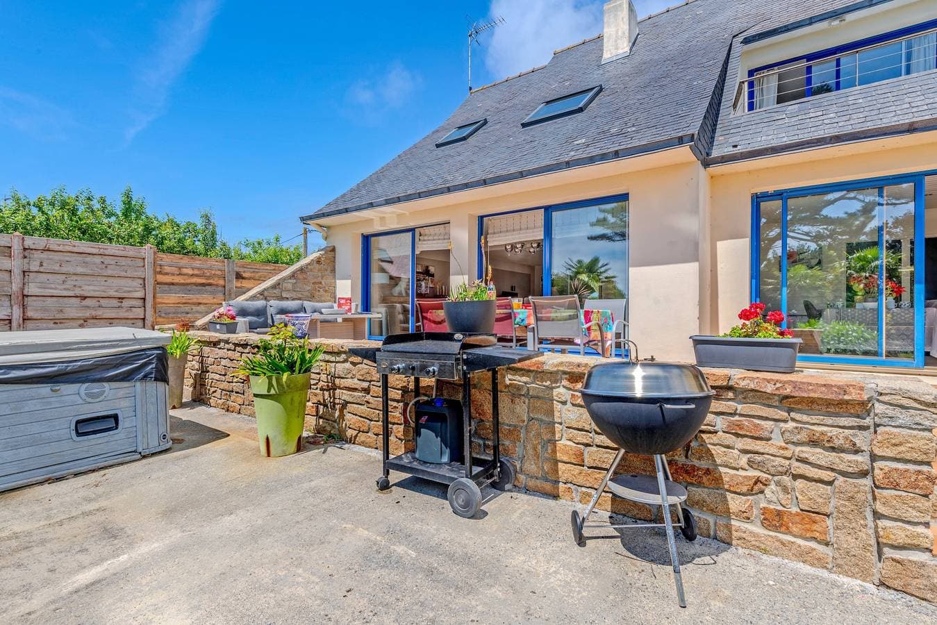 Foto 2 von 26: Ferienhaus 'Maison Avec Spa À 700m De La Plage' mit privater Terrasse, privatem Garten und Wi-Fi