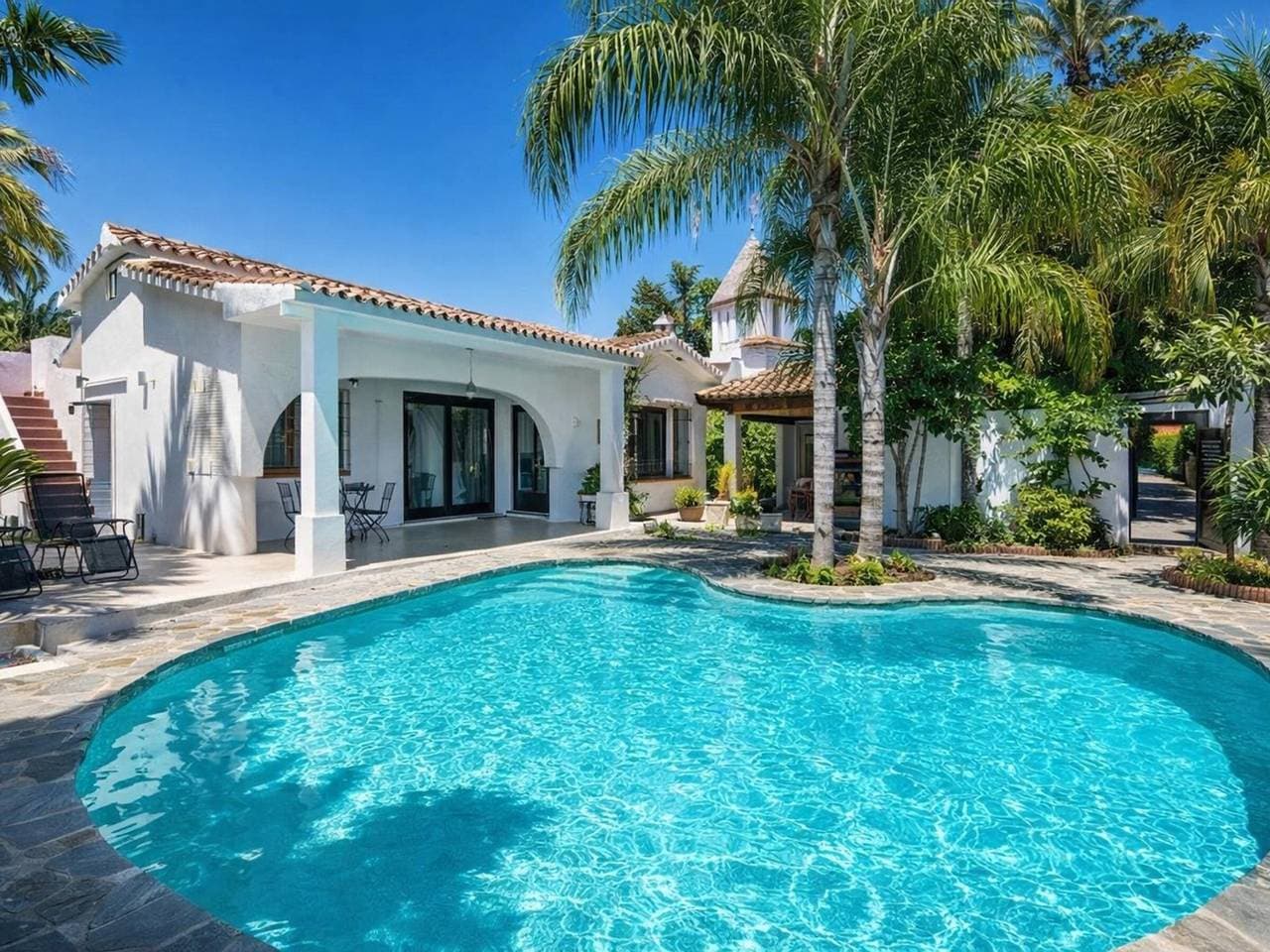 Mediterrane Villa mit Internet, Klimaanlage und Pool 1