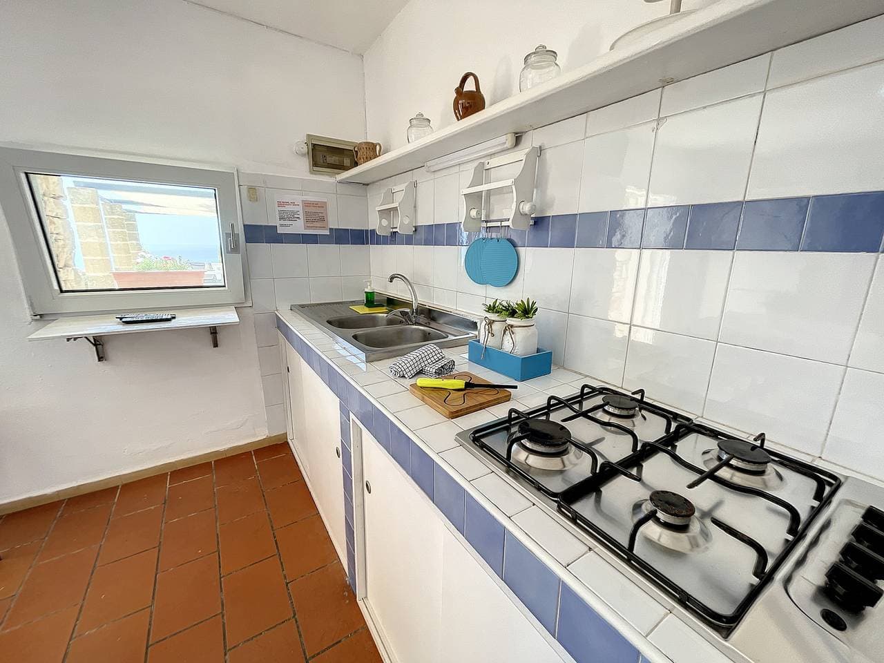 Foto 10 von 45: Steinhaus mit Außenwhirlpool über den Klippen (A)