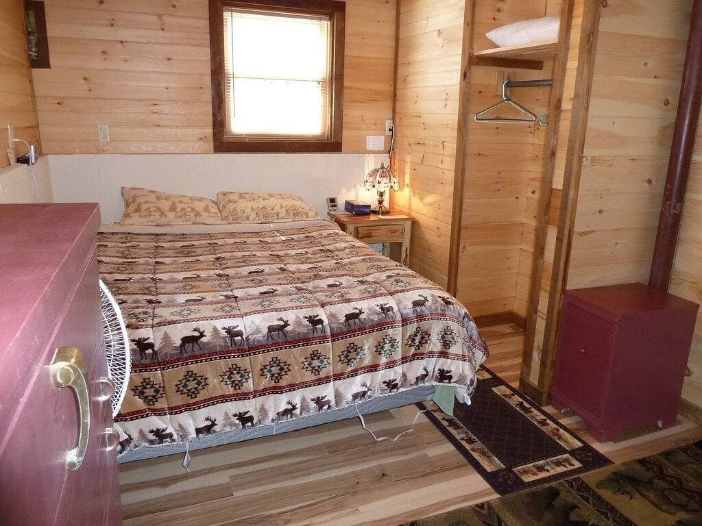Foto 11 von 16: Haustiere erlaubt, ruhige Nachbarschaft, gemütliche Hütte auf der unteren Ebene