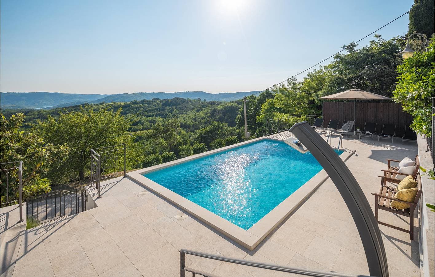 Foto 10 von 52: Charmante 200 m² große Wohnung mit Pool und Terrasse, 2,5 km vom Fluss entfernt