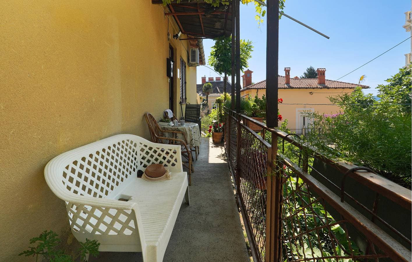 Foto 7 von 18: Gemütliche Ferienwohnung mit Meerblick, WLAN, Klimaanlage und Garten – 800 m vom Strand entfernt