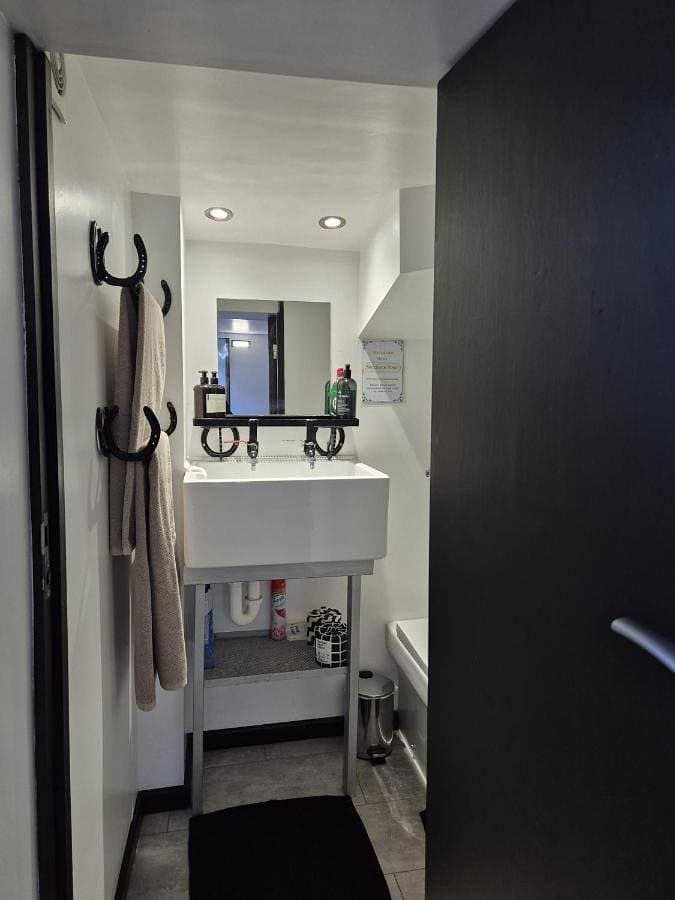 Foto 3 von 10: One-Bedroom Apartment