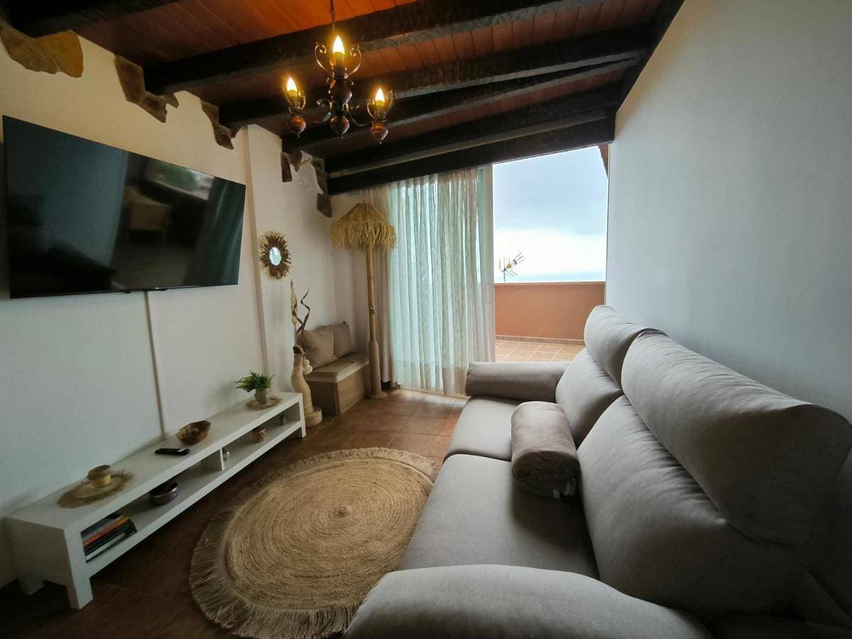 Foto 4 von 33: One-Bedroom Apartment with Balcony and Sea View