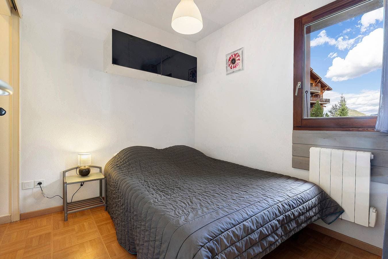 Foto 9 von 29: Studio-Apartment 'La Joue Du Loup' mit Bergblick und Balkon