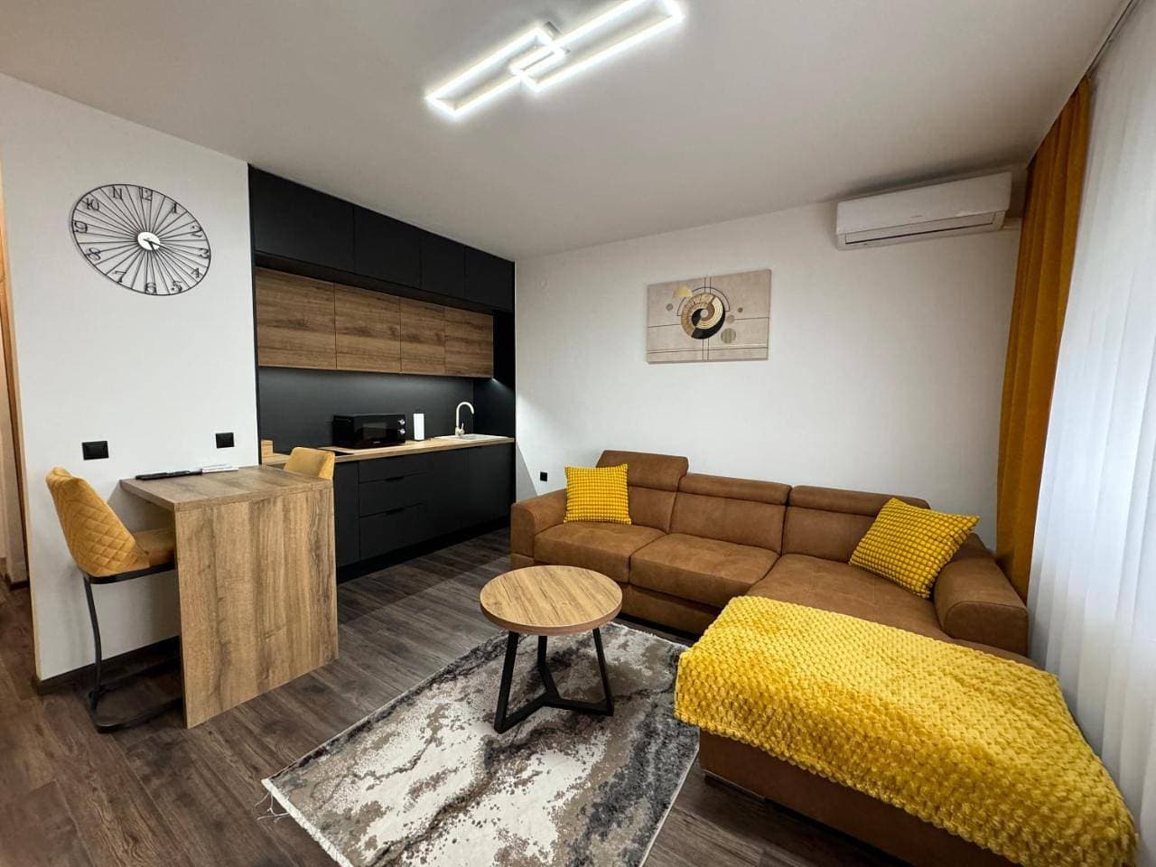 Foto 8 von 29: Studio Apartment with Balcony