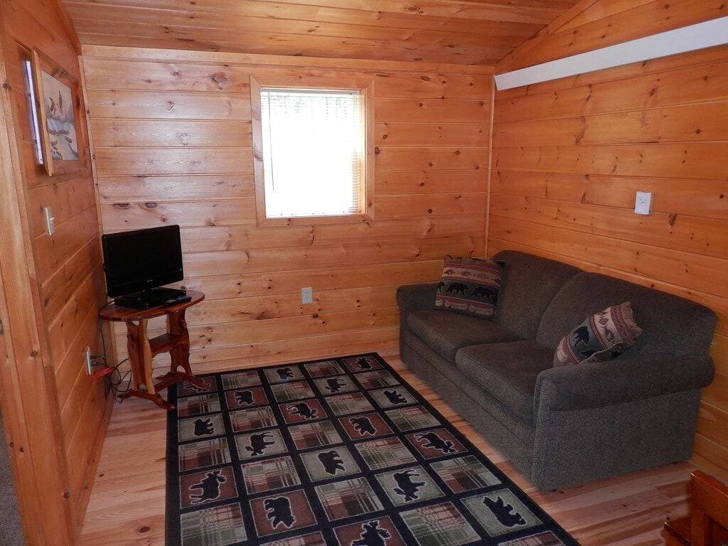 Foto 2 von 12: American Pines Cabin, 5 Meilen von Mt. Rushmore!