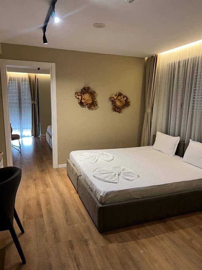 Foto 4 von 11: Standard Double Room with Side Sea View