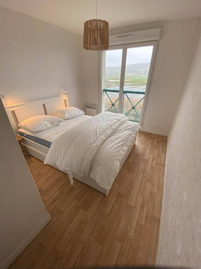 Foto 3 von 52: Two-Bedroom Apartment