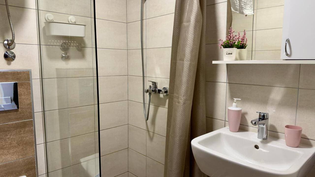 Foto 4 von 9: One-Bedroom Apartment