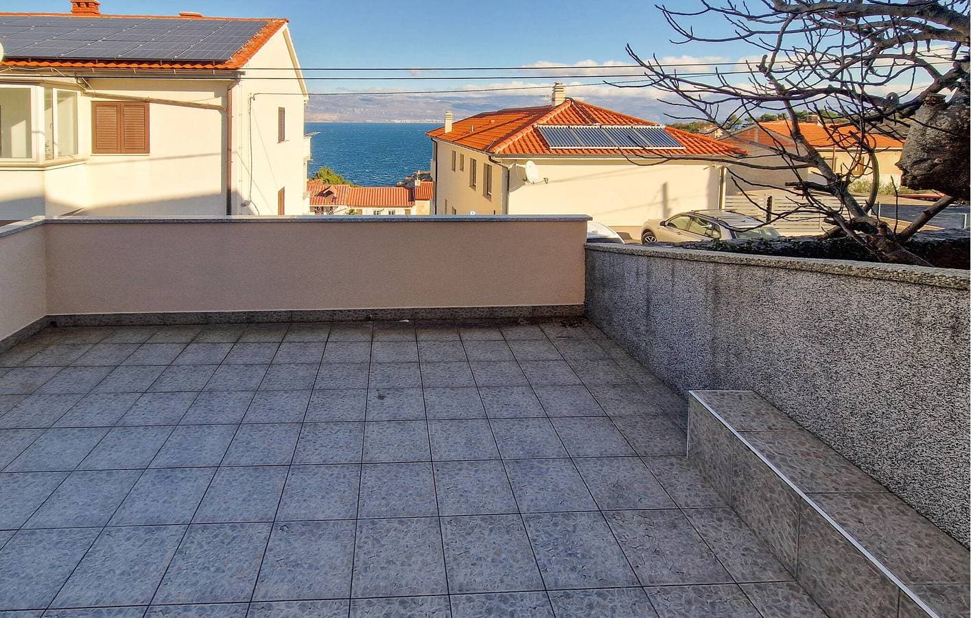 Foto 2 von 16: Charmantes Apartment mit Meerblick und Terrasse in der Nähe eines ruhigen Strandes