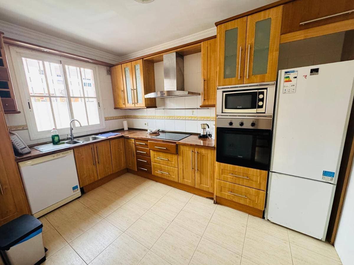 Foto 5 von 32: Three-Bedroom House