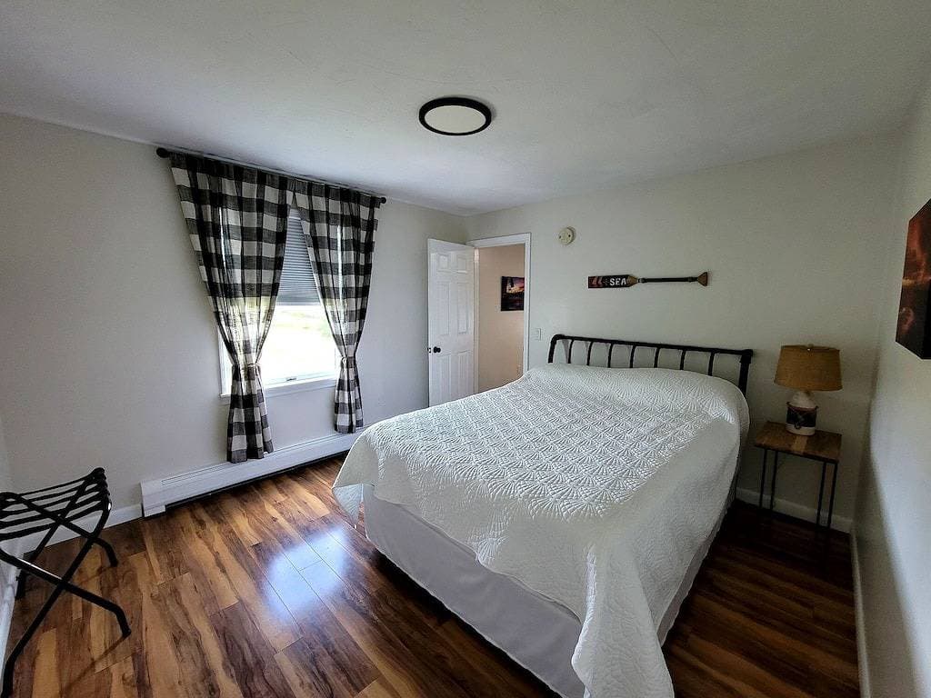 Foto 8 von 17: Perfectly Centered in the Birch Harbor Village!