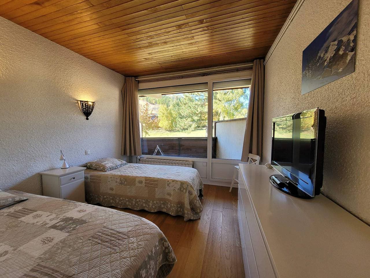 Foto 7 von 14: Renovierte Wohnung, 2 Schlafzimmer, 2 Bäder, Balkon mit Pistenblick