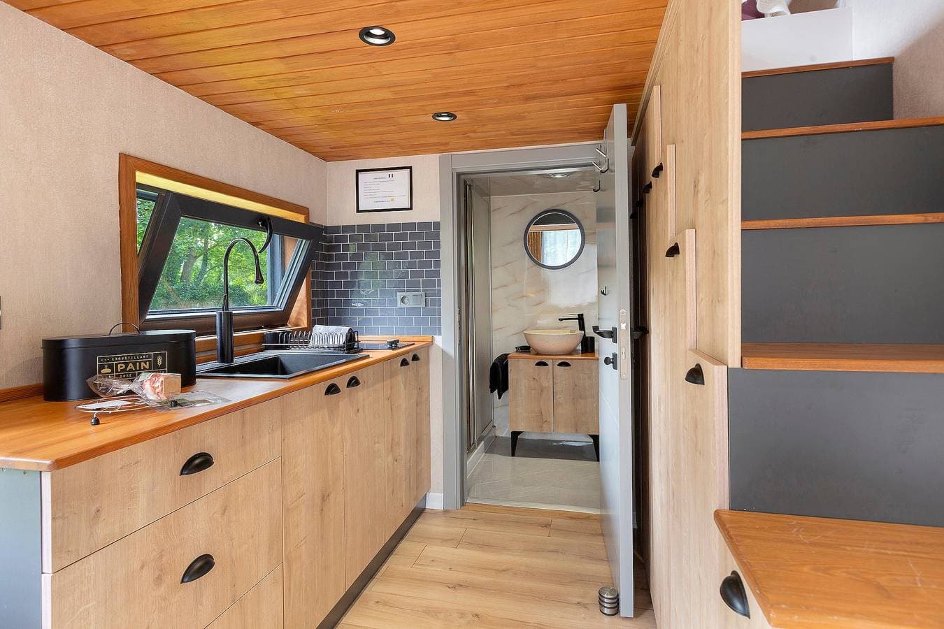 Foto 7 von 27: Chalet „Le Petit Haras De Valmont“ mit privater Terrasse, Garten & Klimaanlage