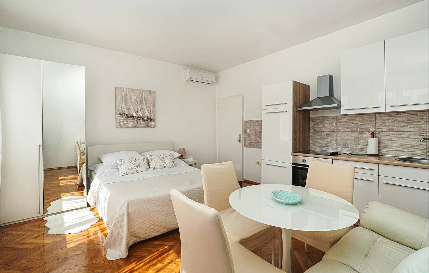 Foto 8 von 18: Gemütliche Ferienwohnung mit Meerblick, WLAN, Klimaanlage und Garten – 800 m vom Strand entfernt