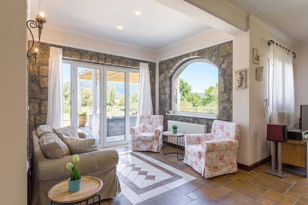 Foto 13 von 30: Villa St. Nicholas House, Family Friendly, Large Heated Pool, 300m to the beach.