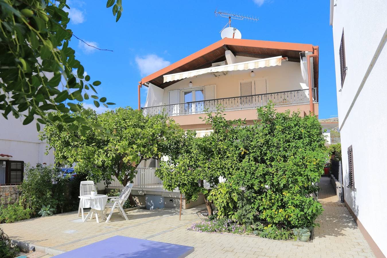 Foto 3 von 35: 2-Zimmer-Ferienwohnung am Strand Grebastica, Sibenik A-10366-a