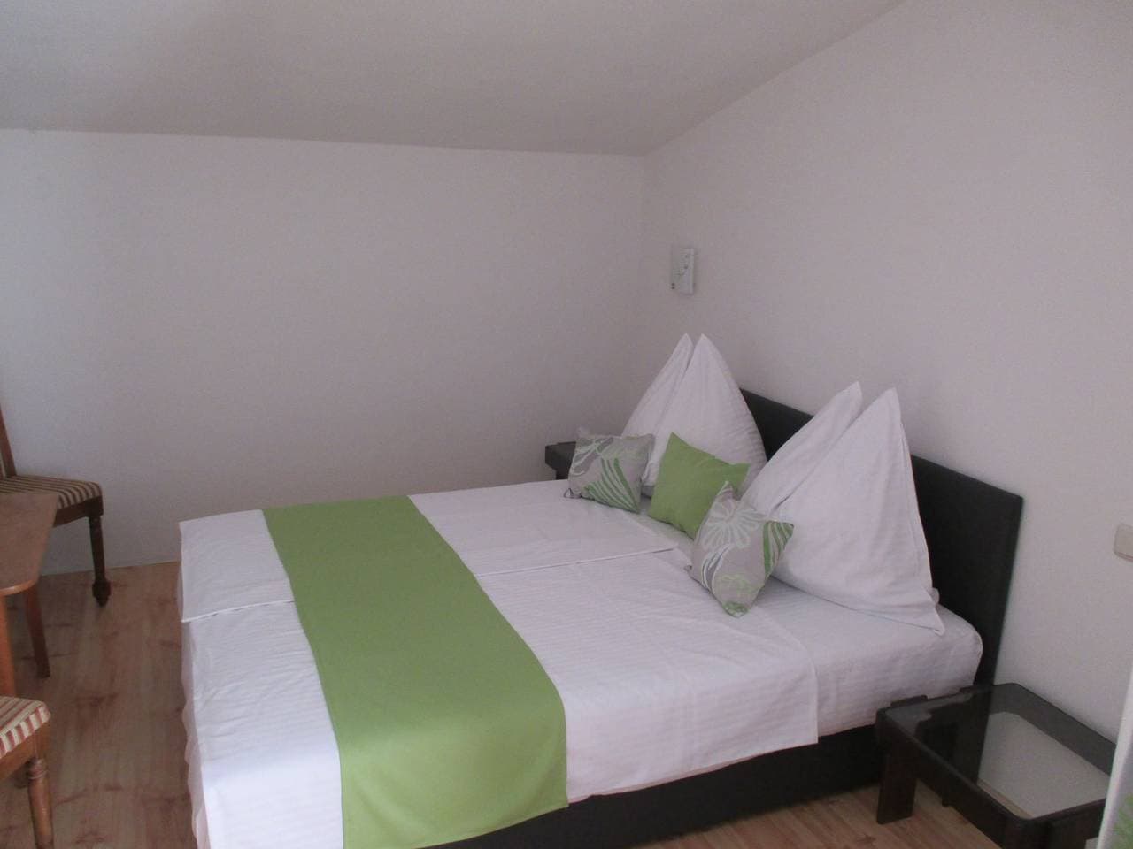 Foto 5 von 12: Double Room with Balcony 1