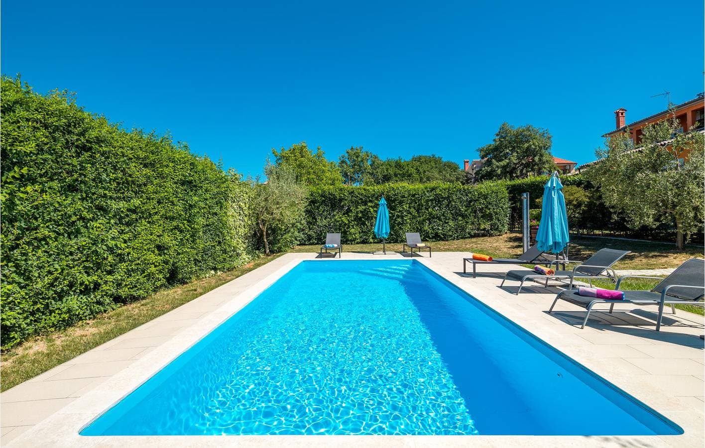 Foto 8 von 39: Geräumige 2-Zimmer-Wohnung mit Pool, WLAN und Parkplatz in der Nähe des Zentrums von Heraki