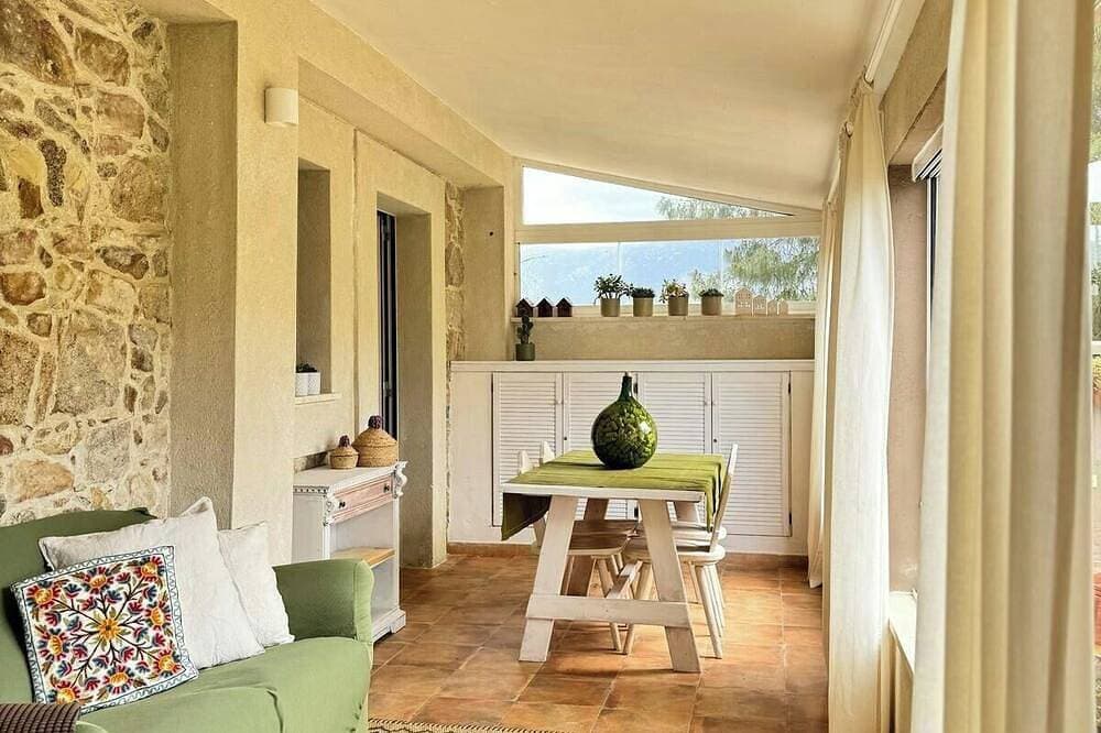 Foto 11 von 28: Alter Schafstall mit Aussicht in Solanas