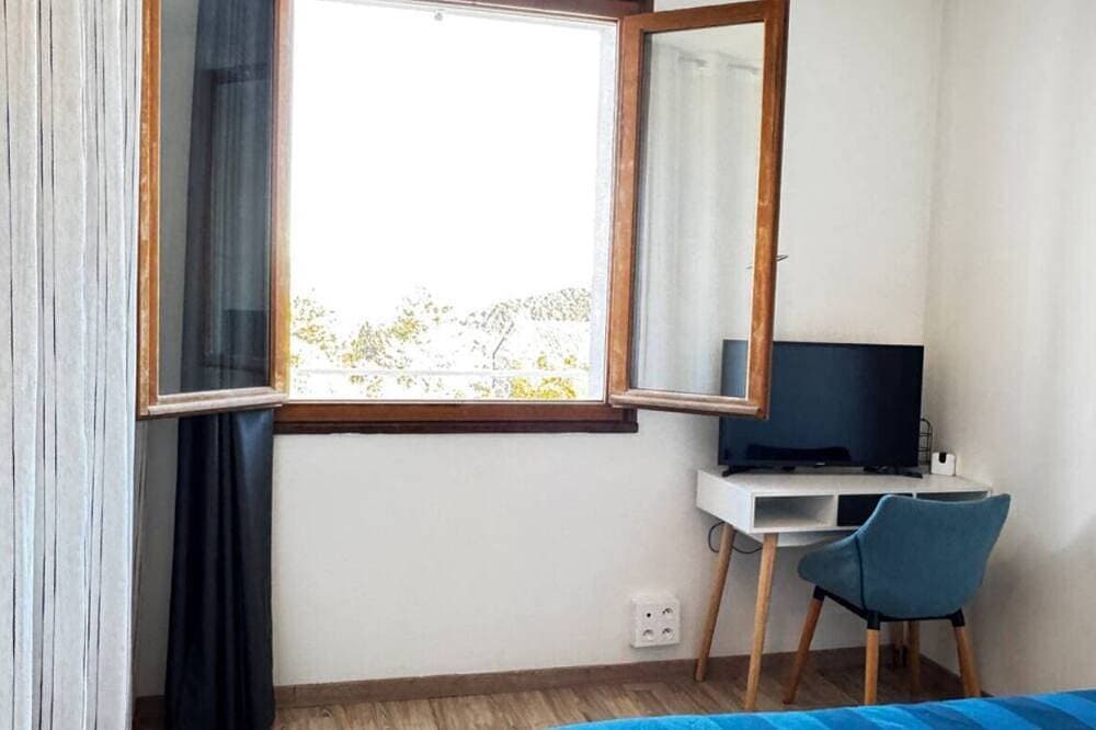 Foto 2 von 17: Spacious 2 Bed Apartment Between Sea And Mountains