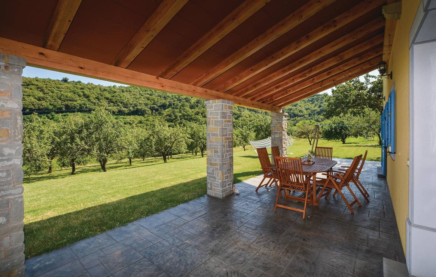 Foto 7 von 32: Ferienhaus für 6 Personen mit Terrasse