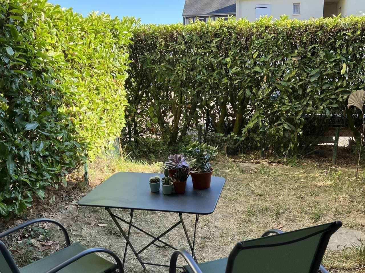 Foto 3 von 10: Zentrumnahes 2-Zimmer-Apartment mit Garten, Parkplatz und Internet