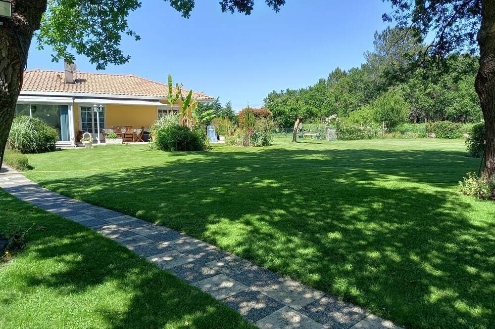 Foto 8 von 29: Comfortable house in an exceptionally quiet, leafy setting.