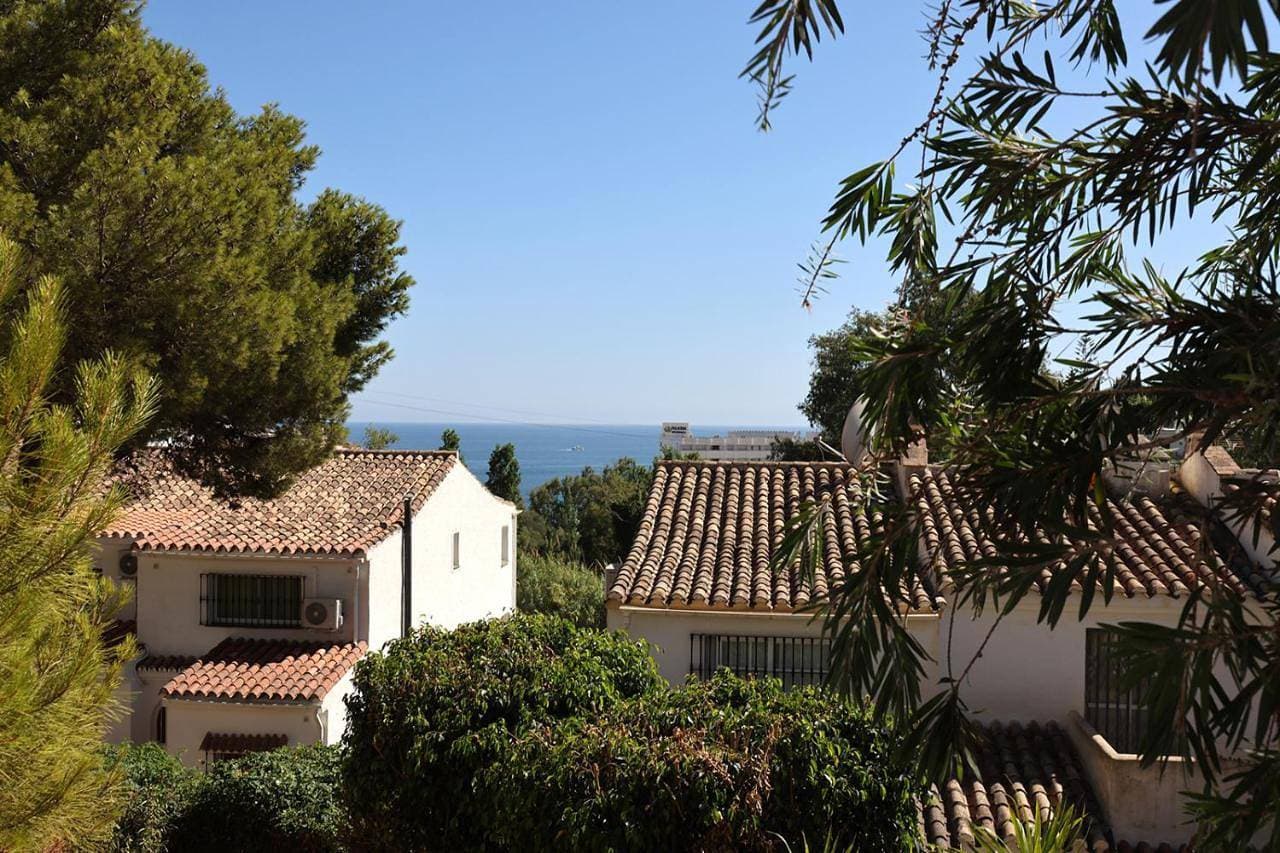 Quaint 2 Bedroom Townhouse with Pool close to Sea! 1