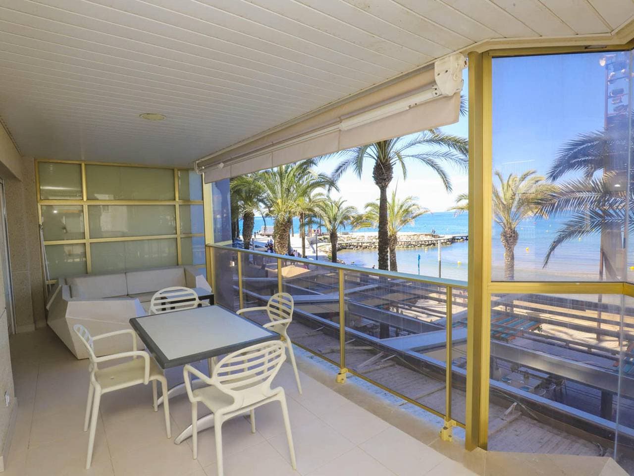 Foto 3 von 20: Modernes Apartment mit Meerblick, direktem Strandzugang und großer Terrasse in Salou