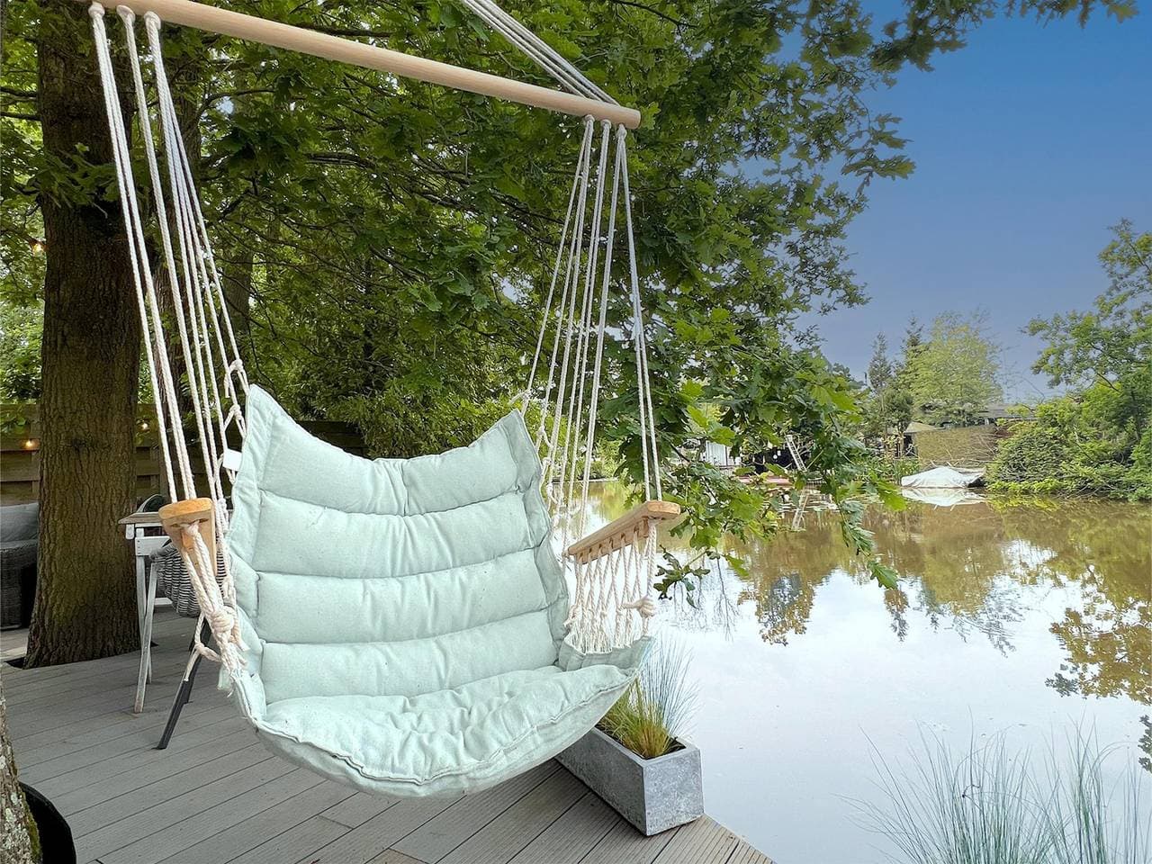Foto 7 von 32: Gemütliches Chalet mit Terrasse am Wasser