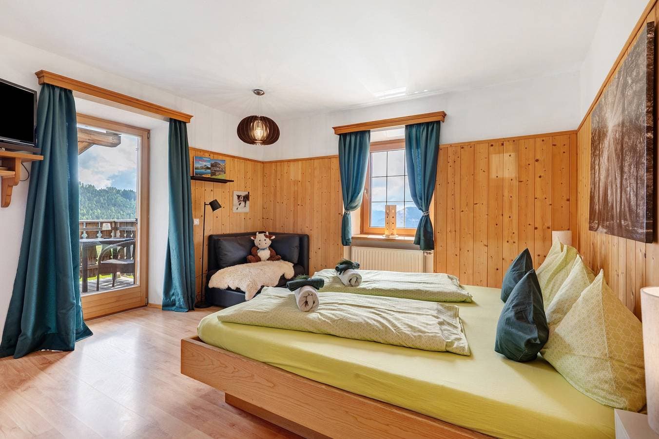 Foto 4 von 37: Ferienwohnung 'Huanzhof Ferienwohnung Lerch' mit Bergblick, privater Terrasse und WLAN