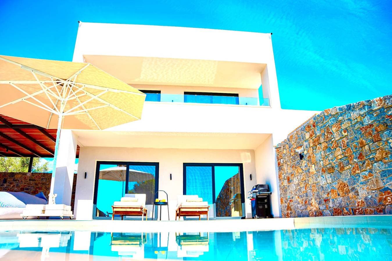 Foto 10 von 45: Luxuriöse Villa 'Selene 3' für 6 Personen mit privatem Pool & Berg- und Landblick