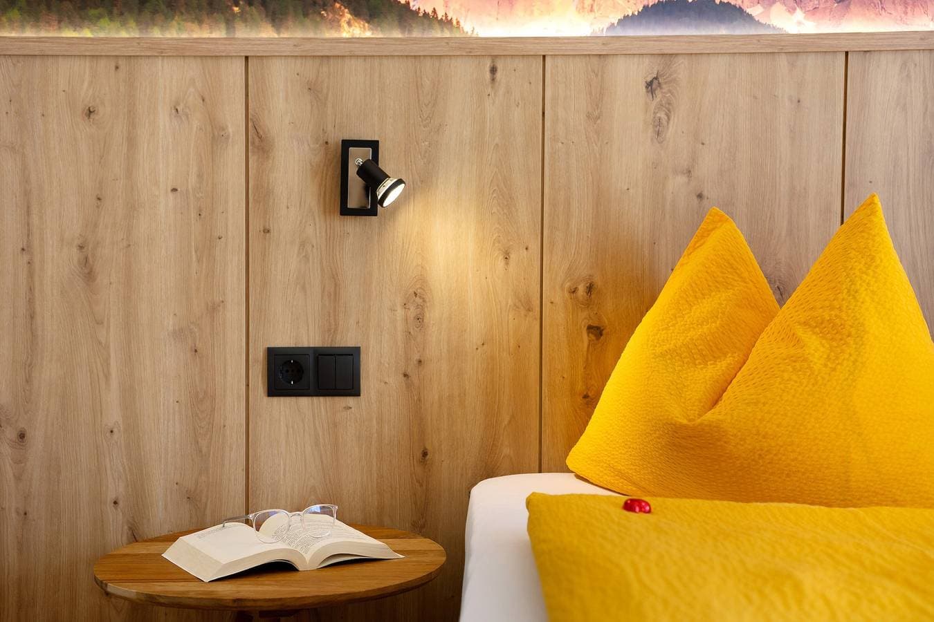 Foto 11 von 38: Zimmer 'Veltierhof 6' mit Bergblick, privater Terrasse und Wi-Fi