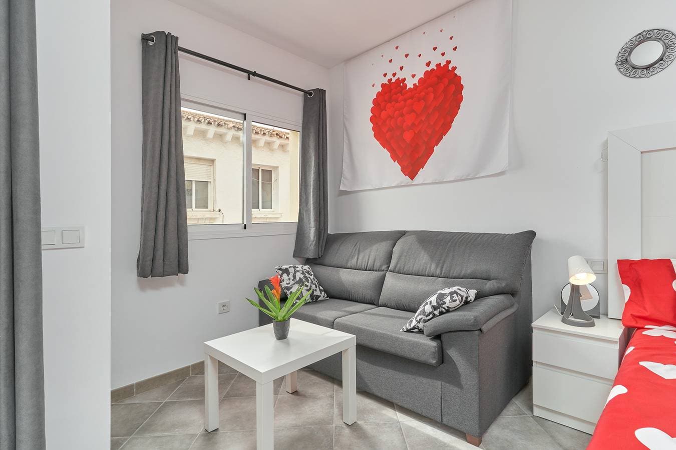 Foto 9 von 23: Einzimmerapartment "Nerja Boutique Deluxe 103" mit Gemeinschaftspool und WLAN