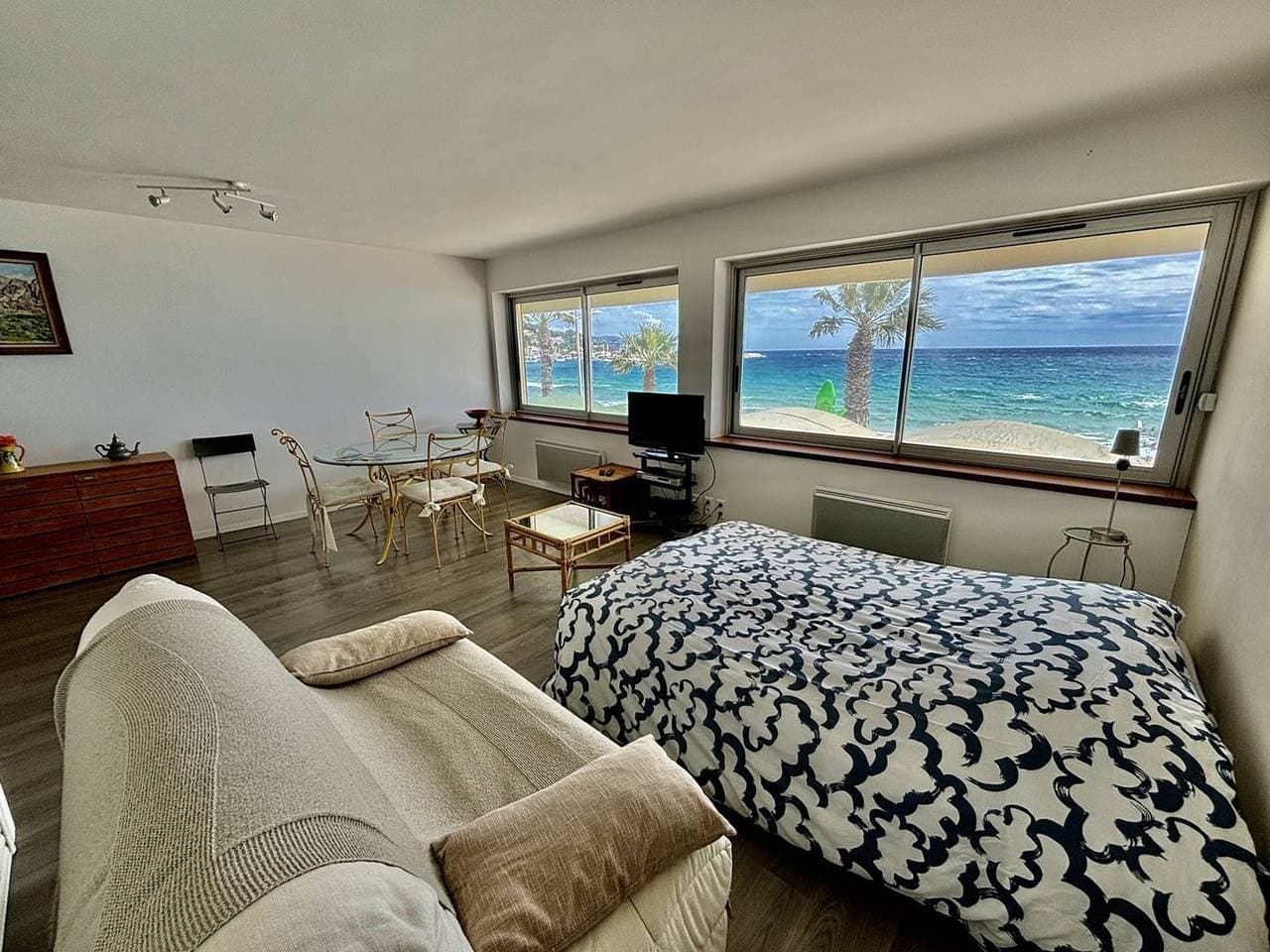 Einzigartige Wohnung am Meer in Lavandou 1