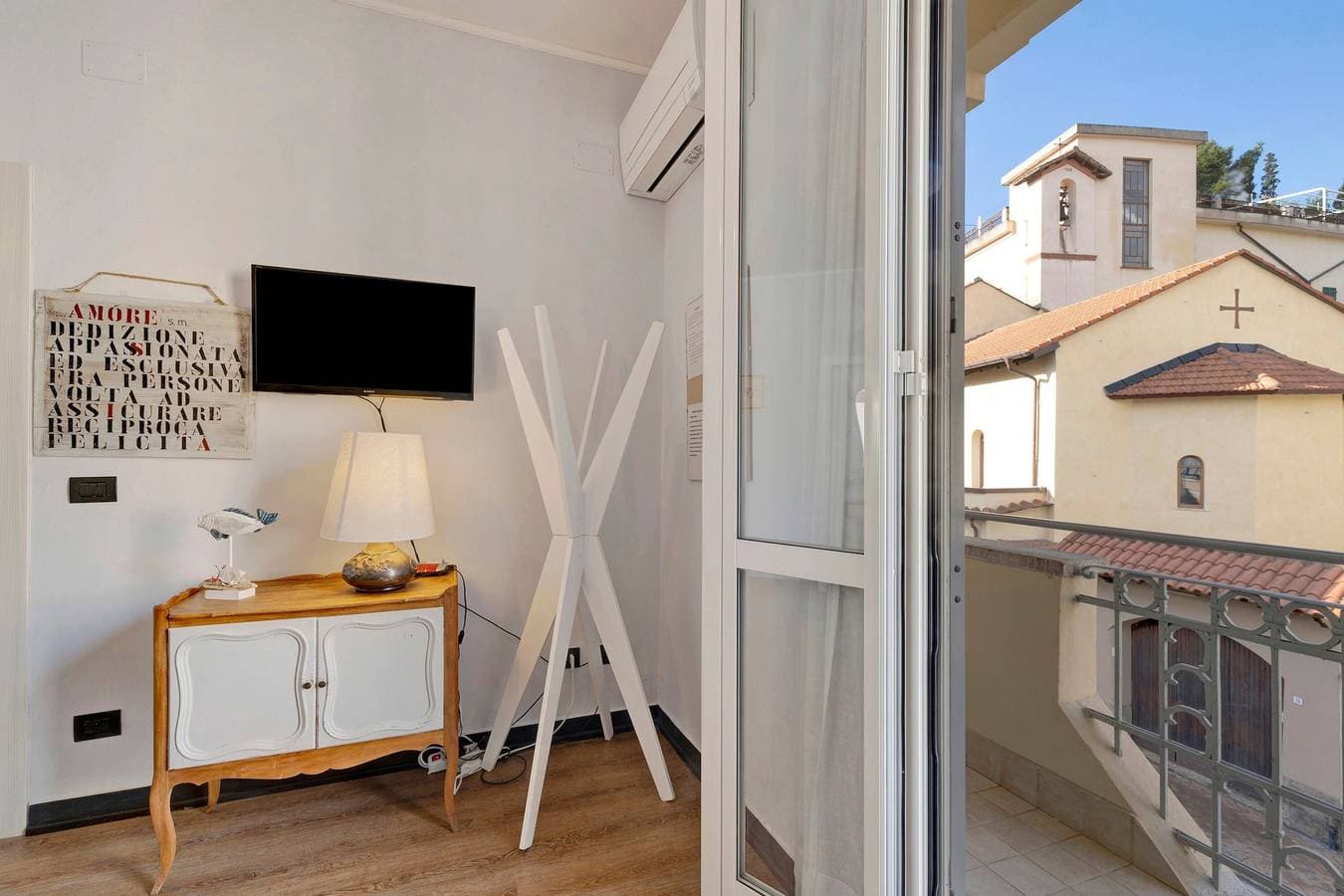 Foto 3 von 30: Ferienwohnung '4 Passi Mare' mit Balkon, Klimaanlage und WLAN