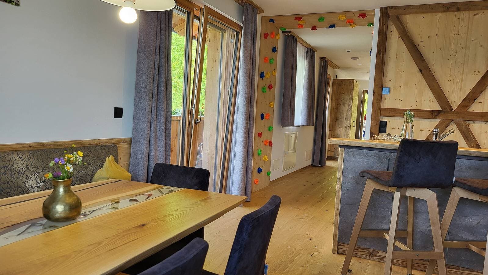 Foto 3 von 37: Apartment „Bergsteiger – Patleidhof“ mit Bergblick und privater Sauna am Balkon