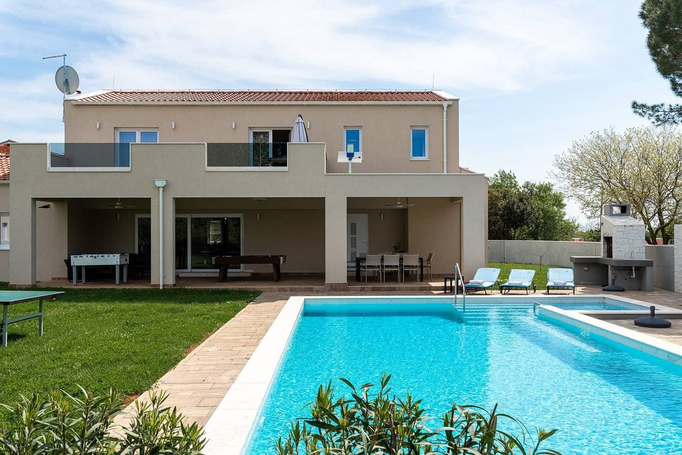 Luxusvilla mit Privatpool, Sauna, BBQ und familienfreundlichen Annehmlichkeiten in Istrien 1