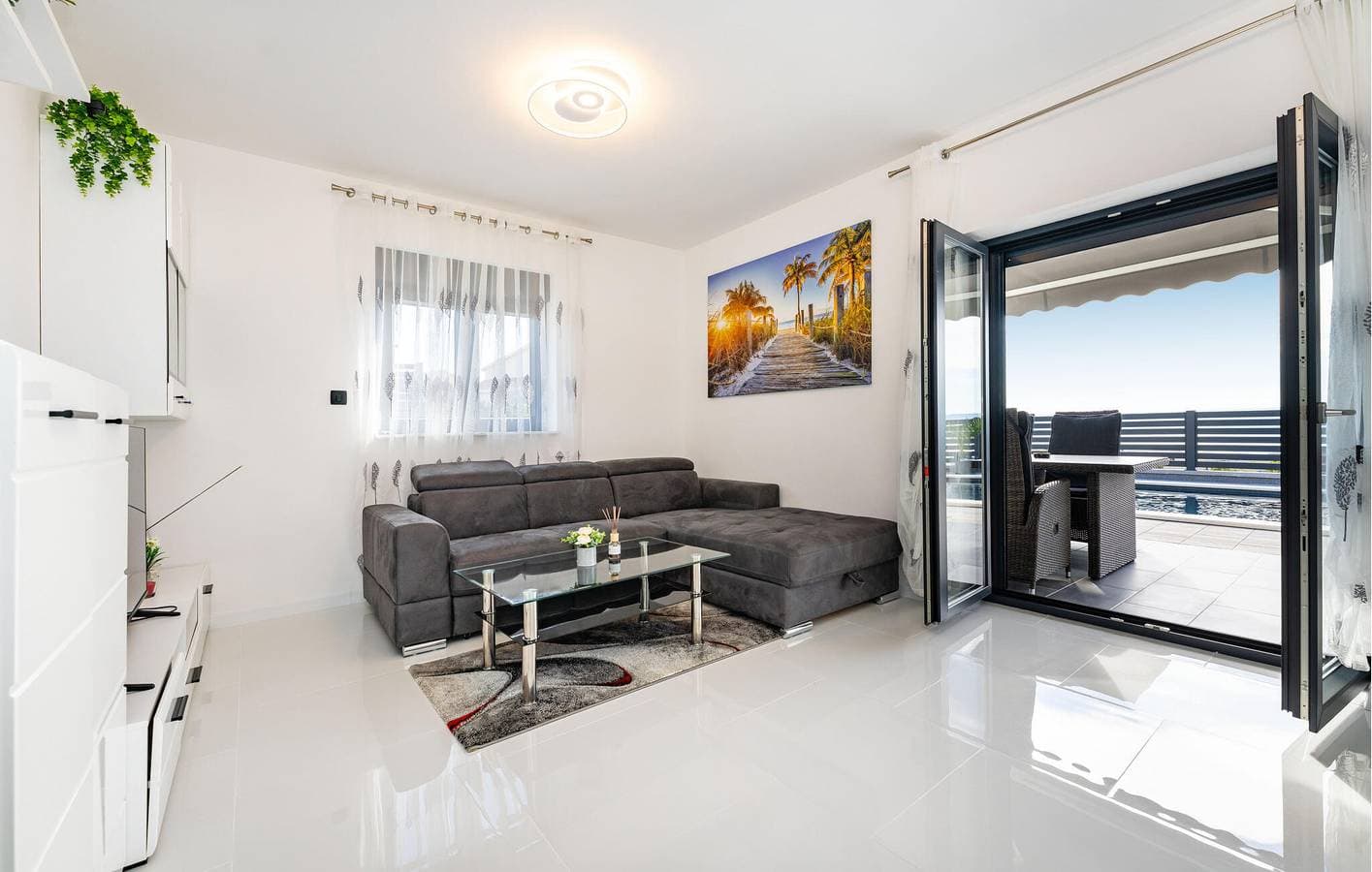 Foto 4 von 37: Urlaub am Meer: Modernes Apartment mit Pool, Terrasse und atemberaubender Aussicht