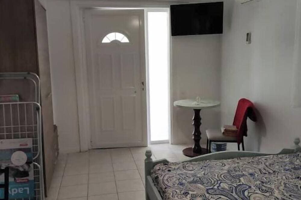 Foto 10 von 27: Lovely apartment with balcony in Saronida