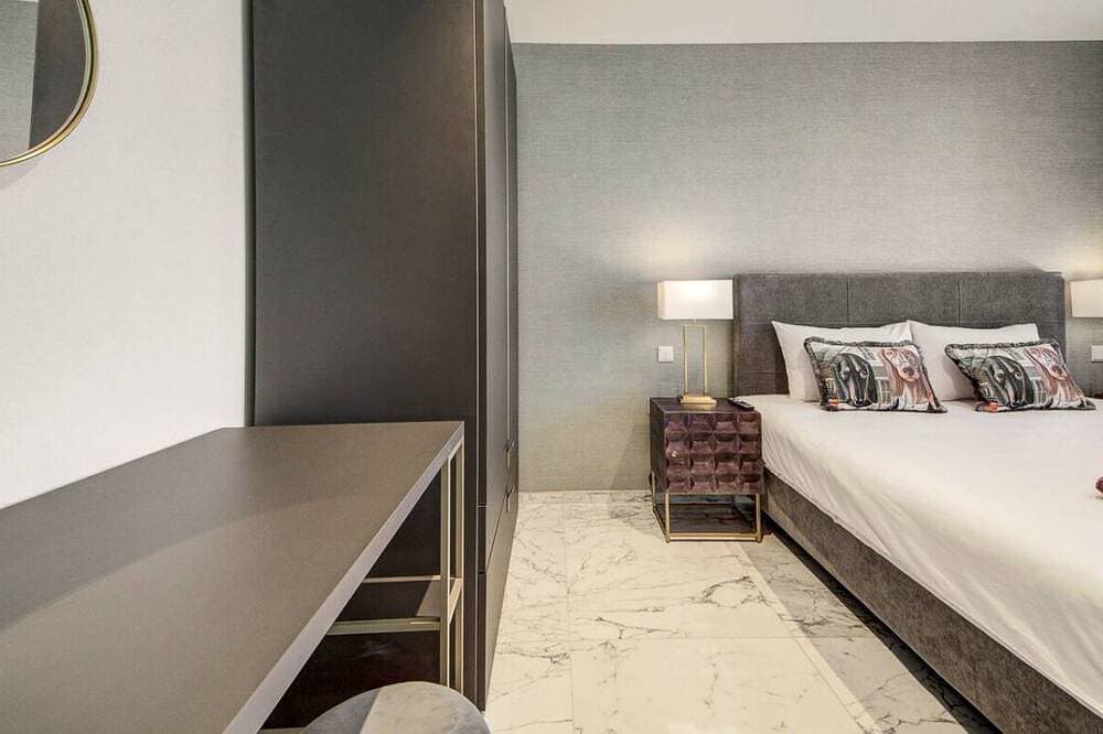 Foto 2 von 30: The official seafront Mercury Suites, Lux all over
