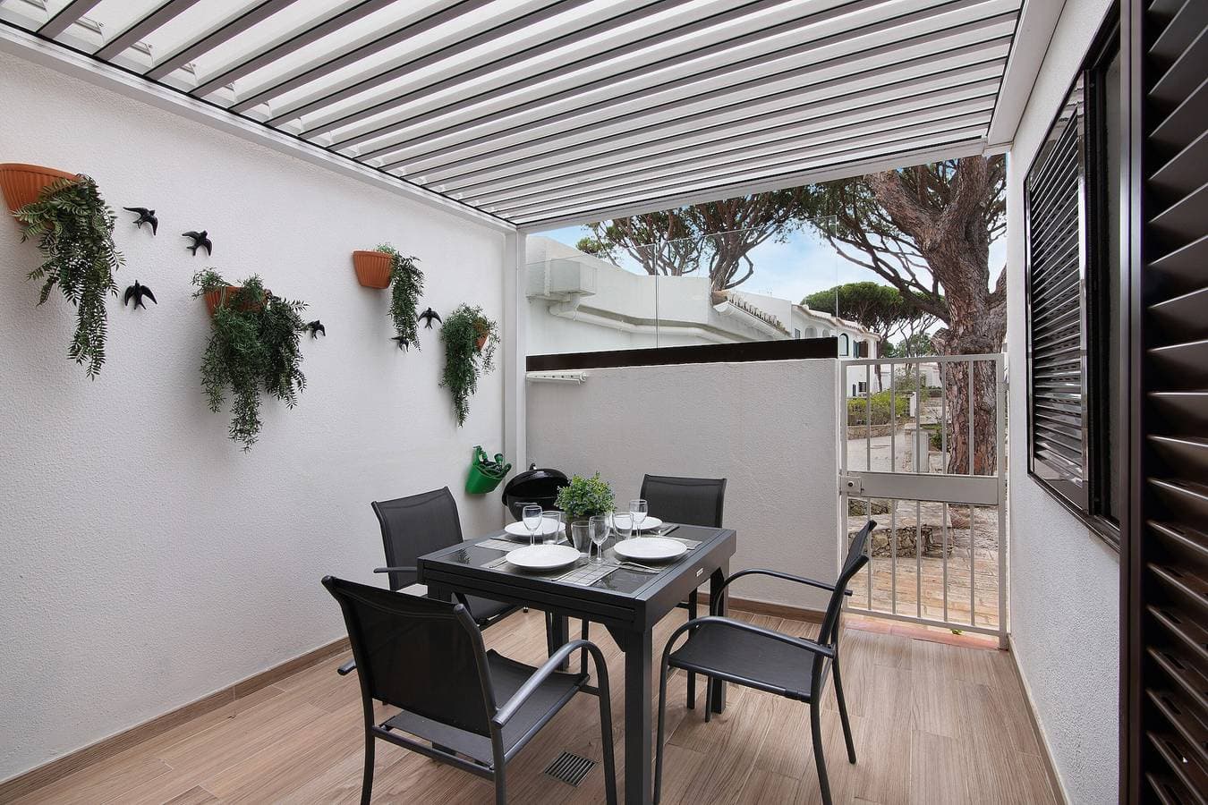 Foto 2 von 25: Ferienhaus 'Pear Tree' mit privater Terrasse, WLAN und Klimaanlage