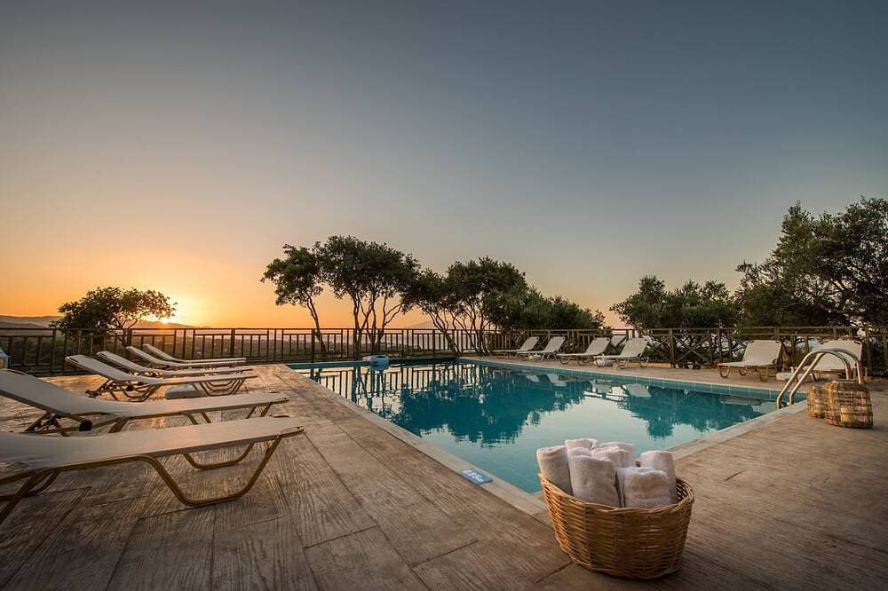 Villa mit Pool, traumhafter Aussicht und inklusivem Frühstück 1