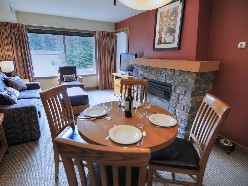 Foto 13 von 28: Copperstone 2Br in den kanadischen Rocky Mountains - hundefreundlicher, geteilter Whirlpool