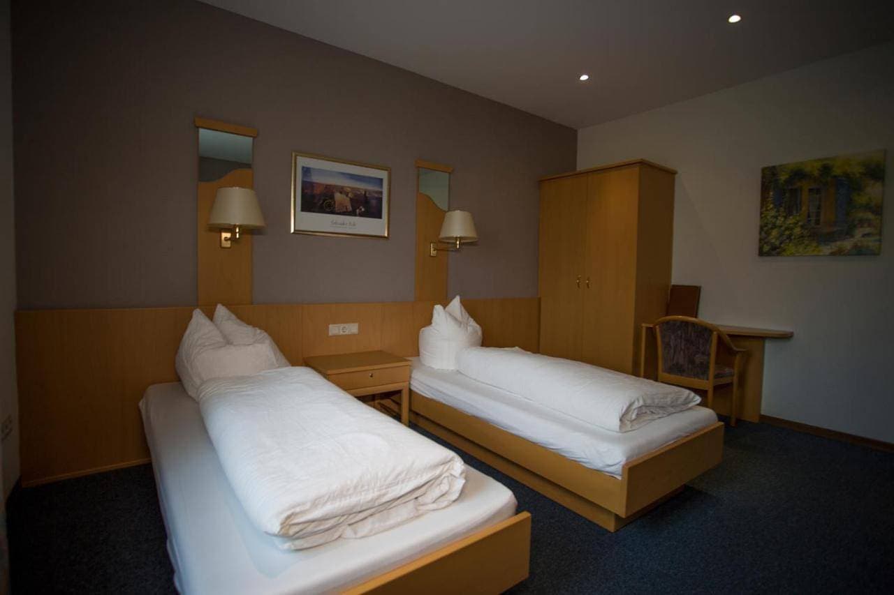 Foto 6 von 11: Double or Twin Room with Bathroom