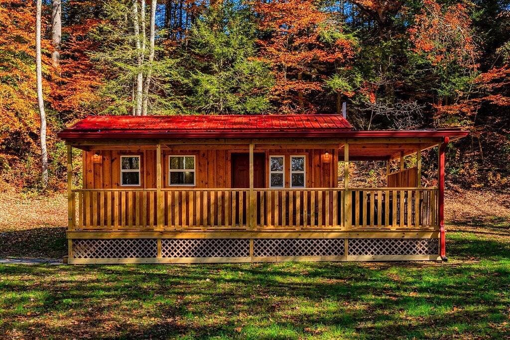 Foto 11 von 36: Cuddling On The Creek Couples only romantic \" Tiny Cabin\" retreat!!!!