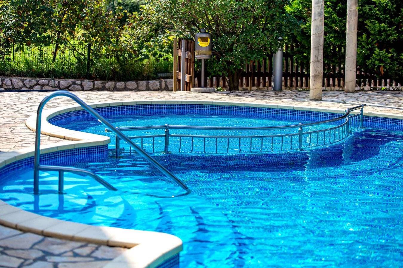 Foto 10 von 38: Ferienwohnung mit Pool